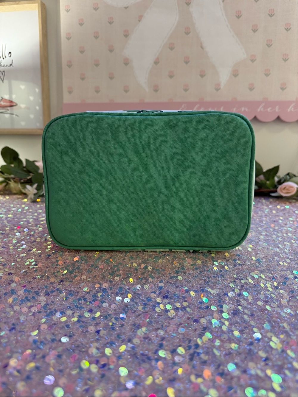 NWT Tender Love + Carry Travel Vanity Bag in “Green Bows” Pattern - Picture 4 of 12